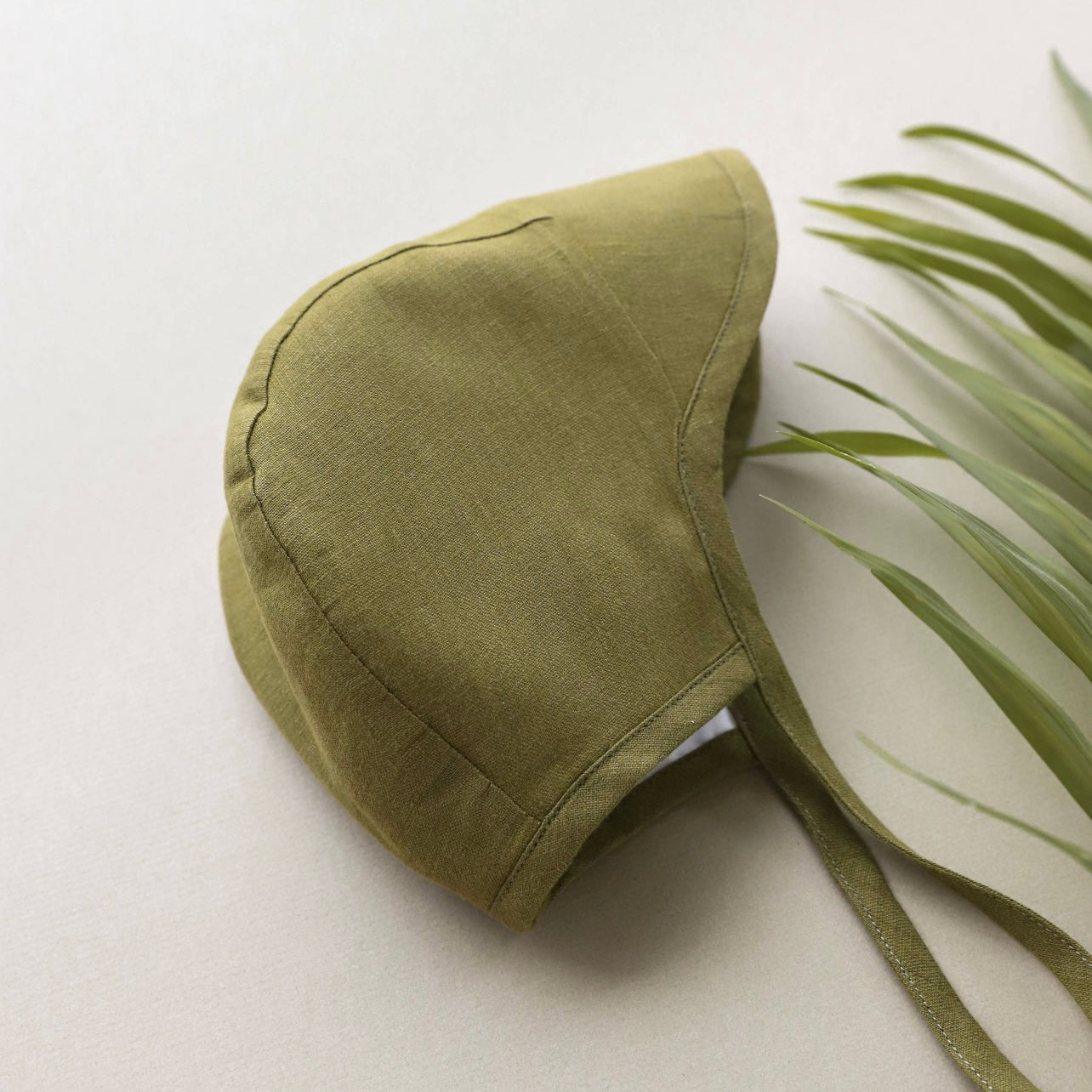 BRIMMED BONNET | OLIVE LINEN